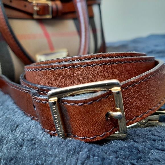 COPY - Vintage Burberry Cube Crossbody Handbag - Picture 16 of 17